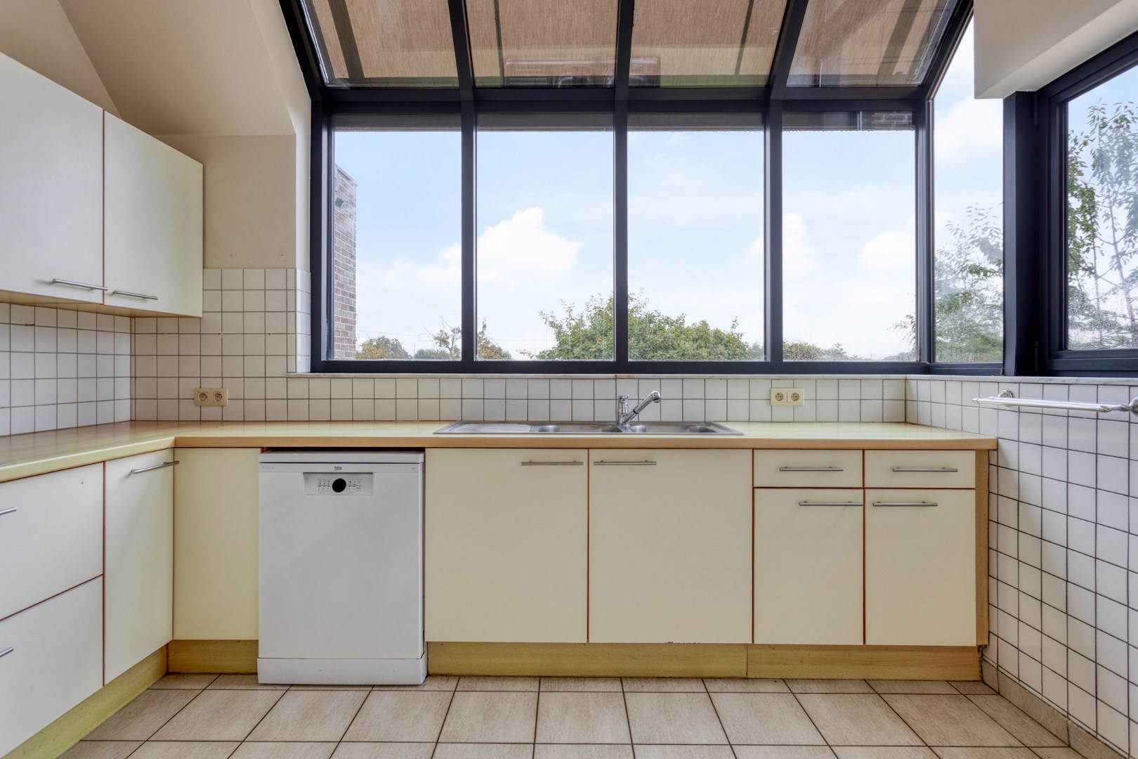 Open bebouwing met 3 slaapkamers, garage en tuin in Haasrode!  – EPC 241 kWh/m² – bewoonbare opp. 201m² 