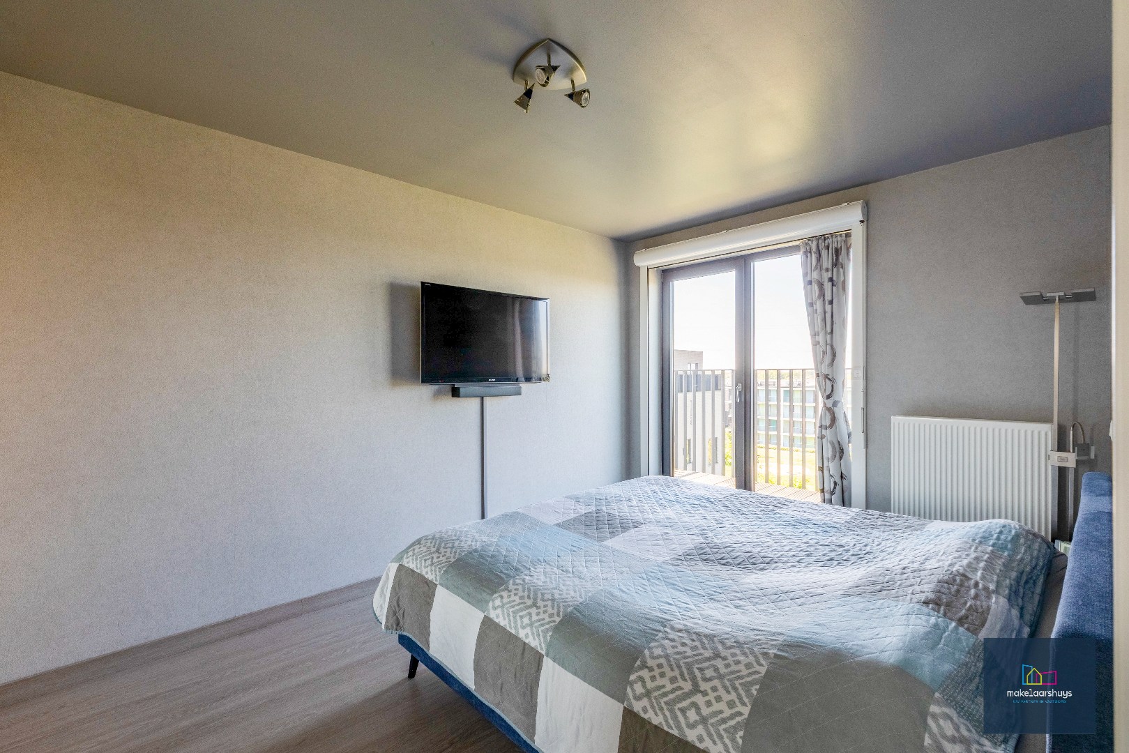 Penthouse met 2 slp. ruim terras, 2 st.plaatsen &amp; kelder 