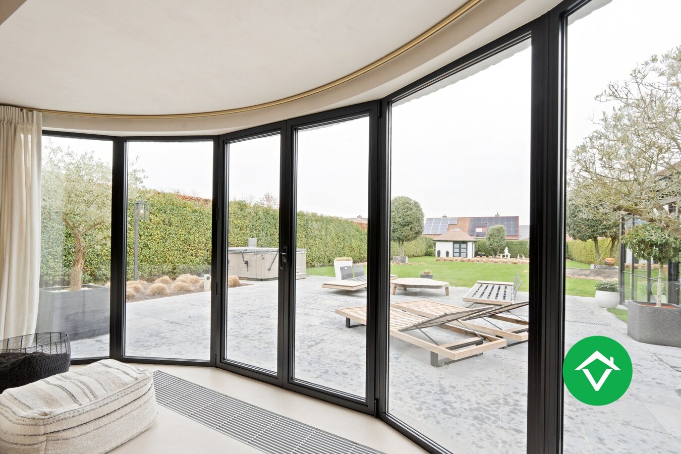 Stijlvolle alleenstaande villa met luxueus interieur en vier slaapkamers te Roeselare 