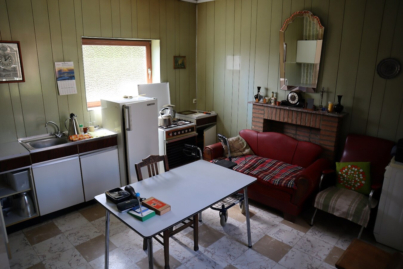 Ruime te renoveren hoeve met schuur en opslagplaatsen + mogelijkheid voor projectgrond 