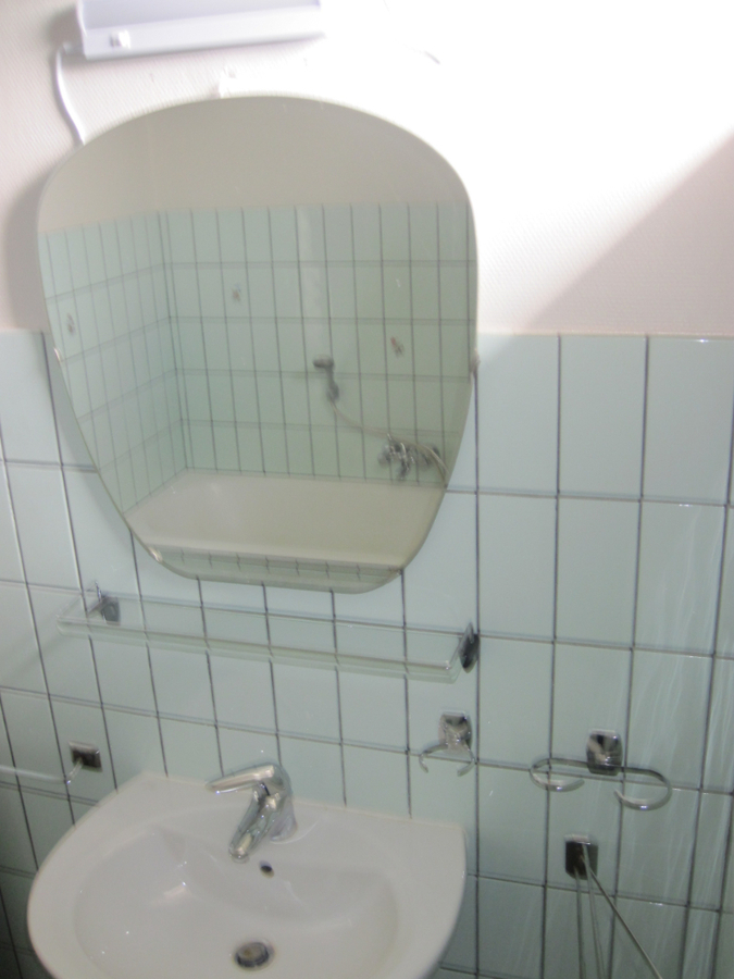 Degelijke Half Open Bebouwing. Bijzonder rustig gelegen ! 