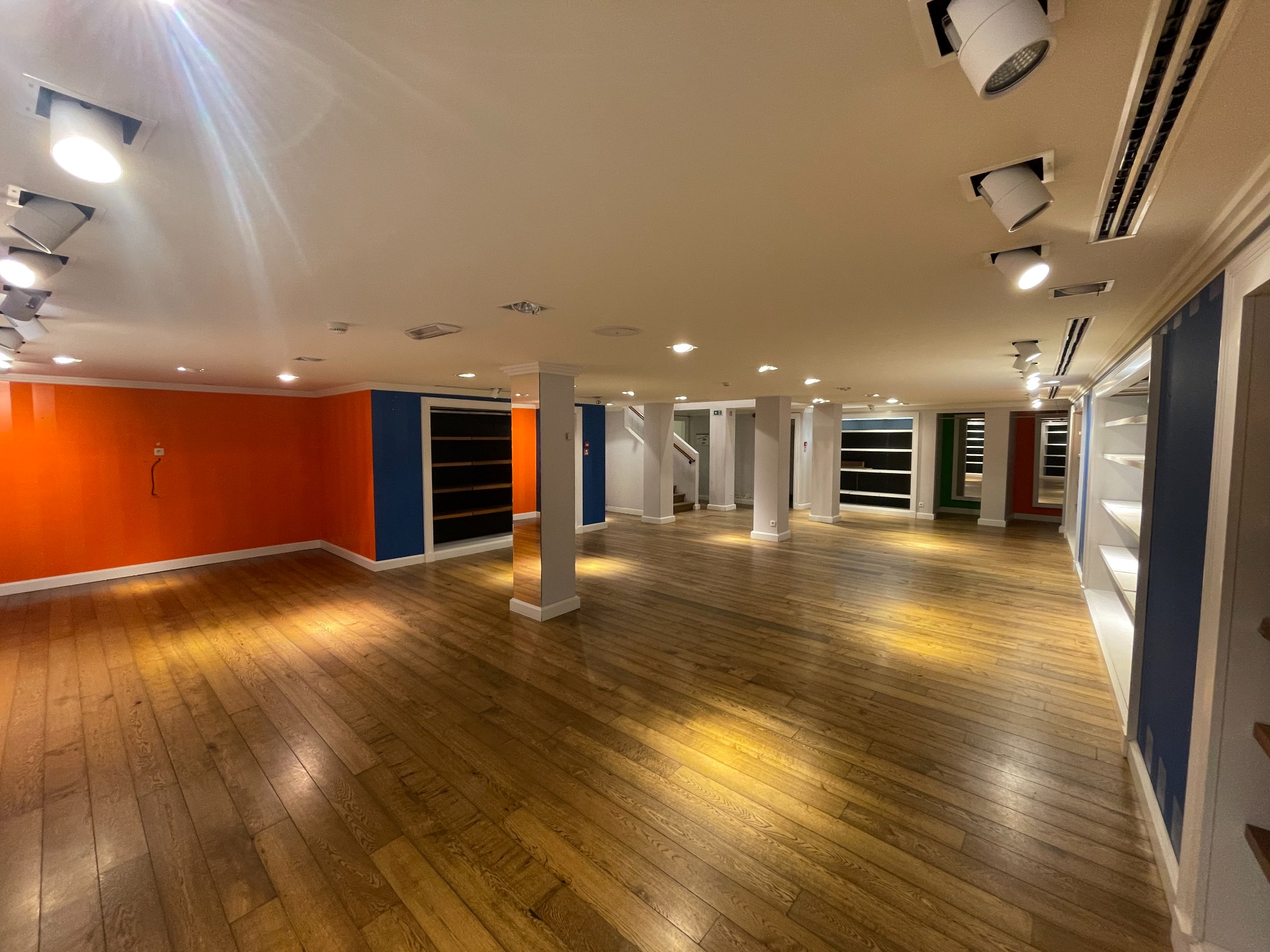 Local commercial exclusif à louer - emplacement de choix sur la Place m’as-tu-vu, à Knokke. POP-UP possible ! 