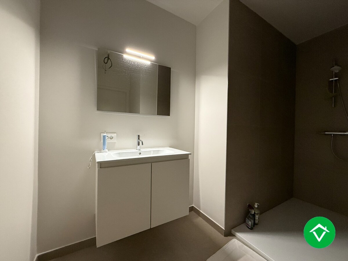 Nieuwbouwappartement met 3 slaapkamers, terras en autostaanplaats in hartje Gits 