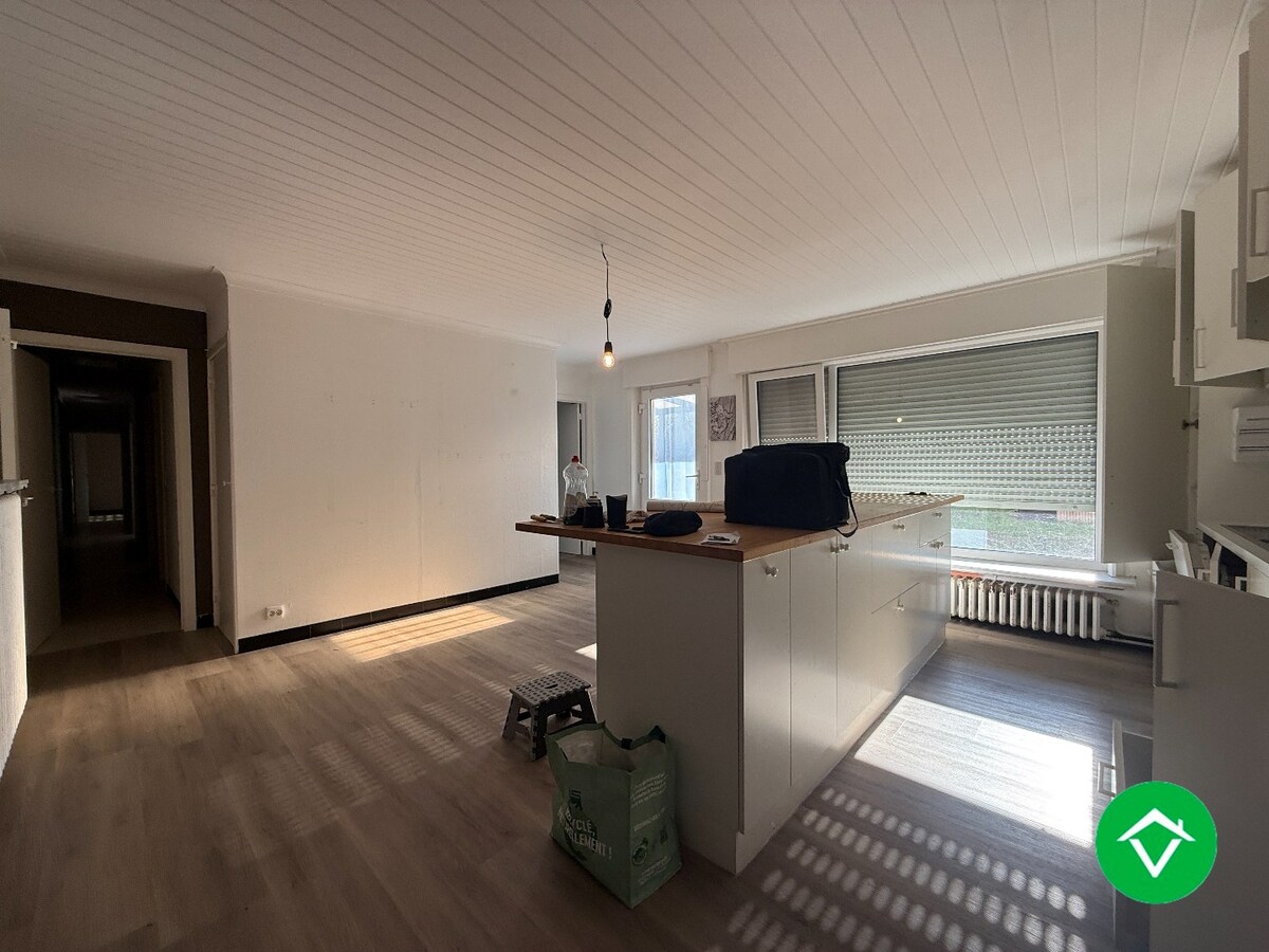 Gelijkvloerse woning met 3 slaapkamers, dubbele garage en tuin 