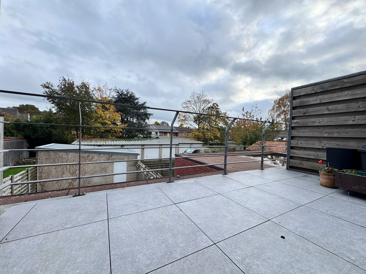 Instapklaar appartement met 2 slaapkamers en garage te Torhout 