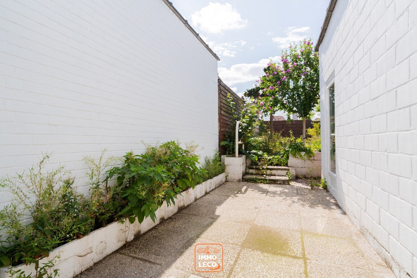 Maison rénovée avec jardin, dans le centre-ville. 