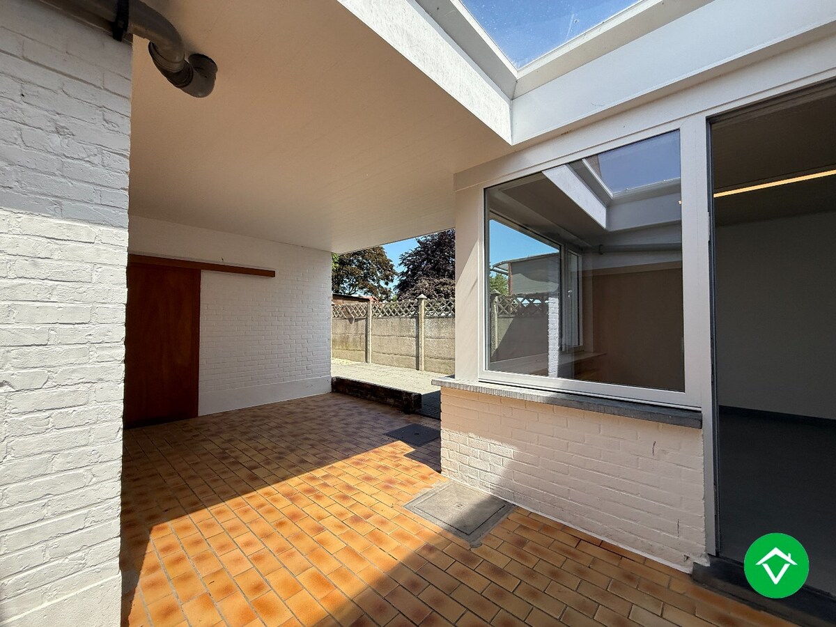 Woning met 4 slaapkamers, garage en tuin te Roeselare 