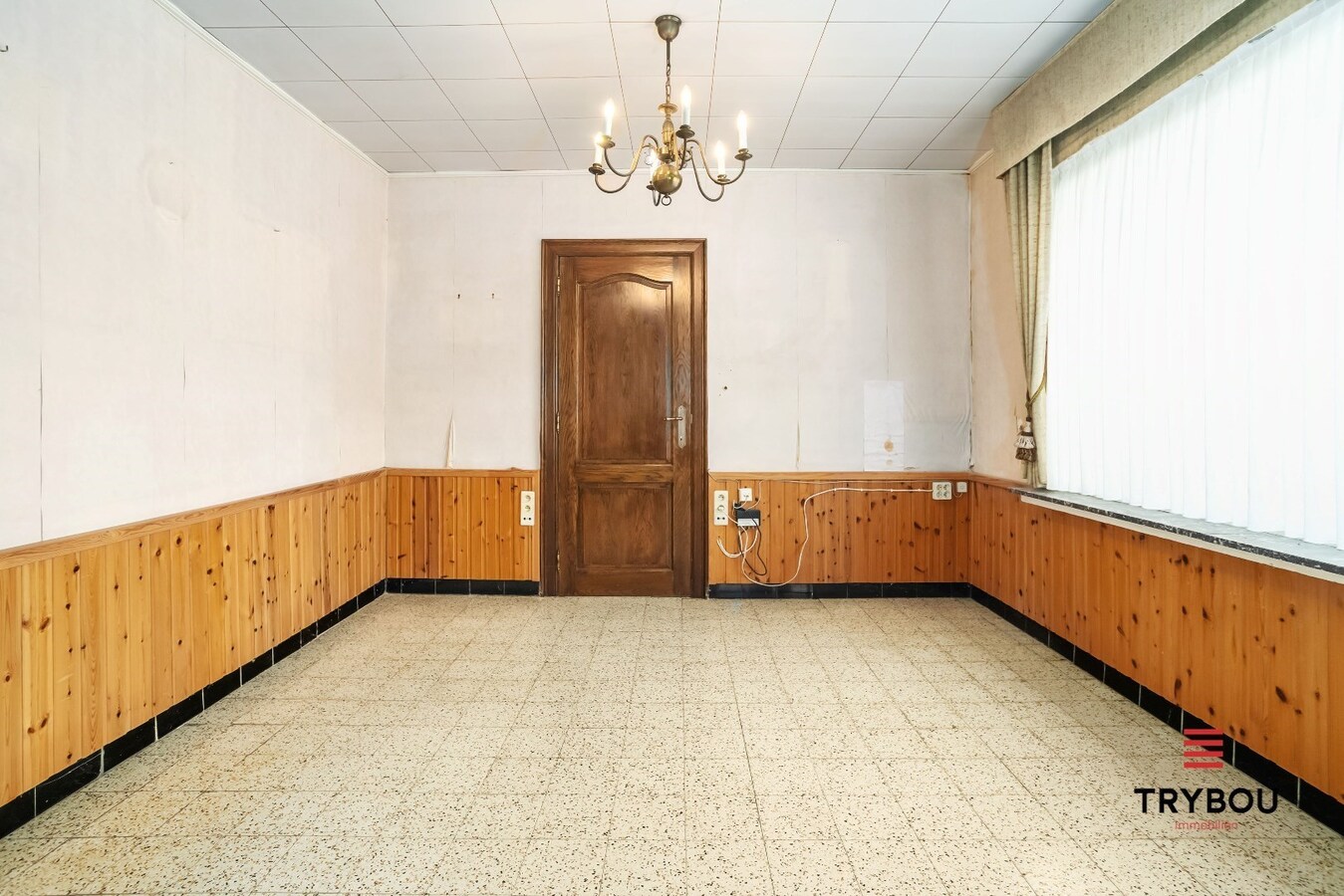 Zongerichte, te renoveren woning op ruim perceel van 618m² 