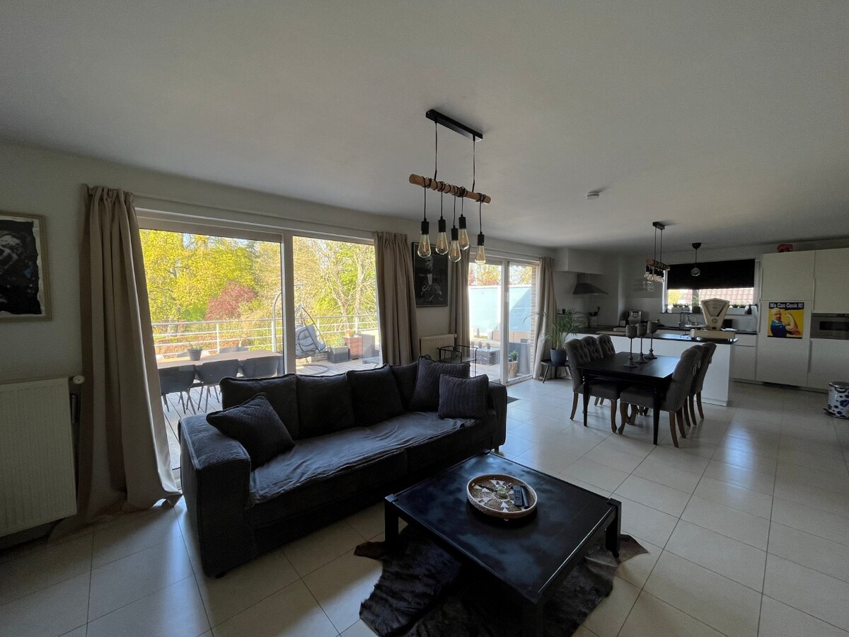 Tijdloos appartement met uitzonderlijk ruim terras 