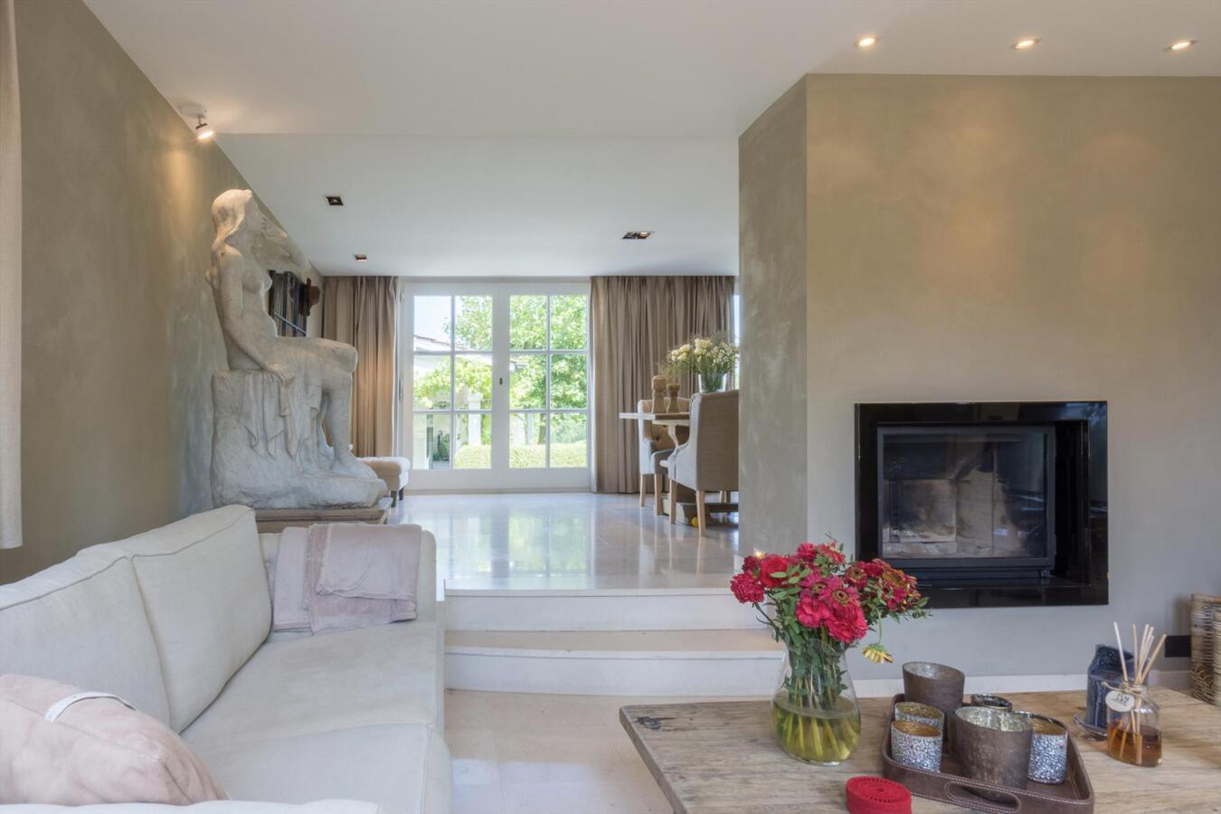 Exclusief landhuis met bijbouw op uniek natuurdomein 