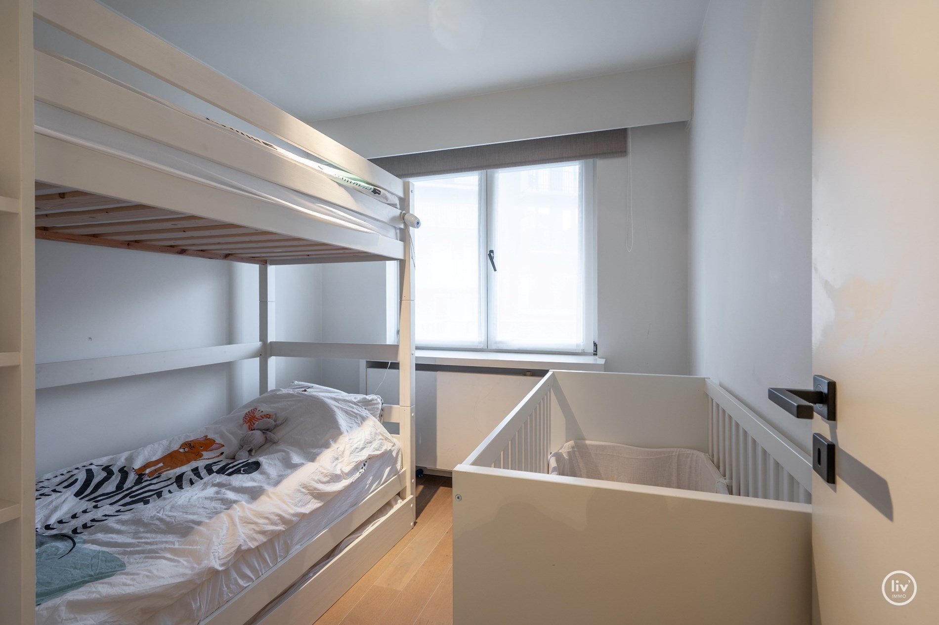 Appartement prêt à emménager avec 3 chambres dans un emplacement de premier choix près de la place Rubens et de la plage. Possibilité d'acheter un parking au rez-de-chaussée de la résidence. 