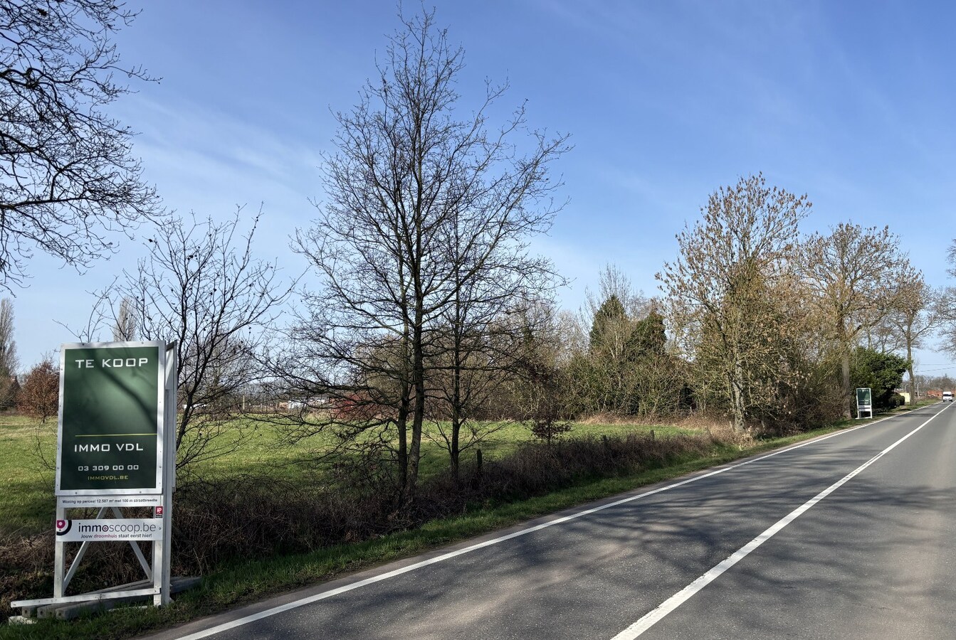 Unieke eigendom op 13.183 m² met te renoveren woning en vergunde stallingen 