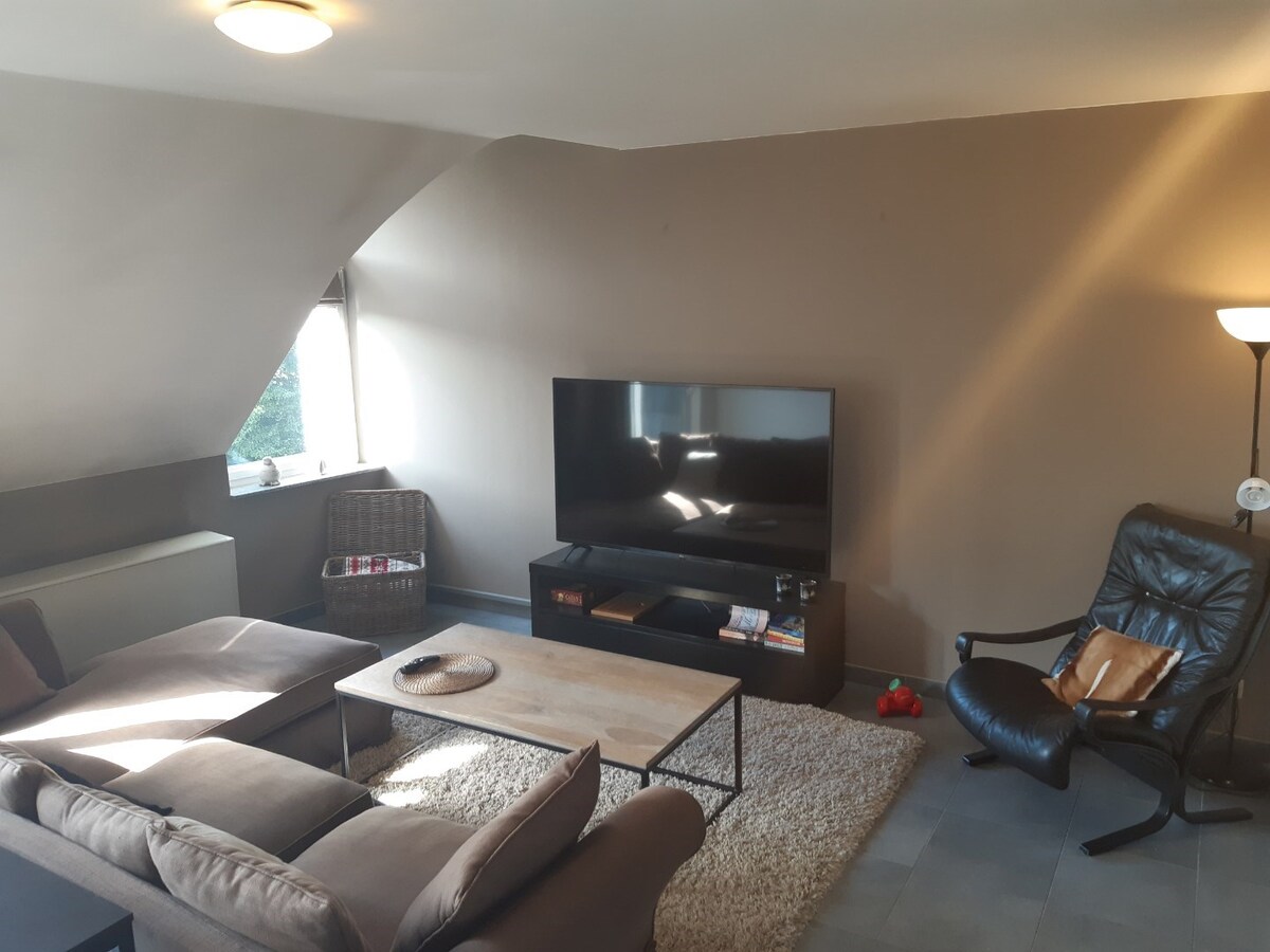 Ruim duplex 2-slp-appartement in centrum Gavere. 