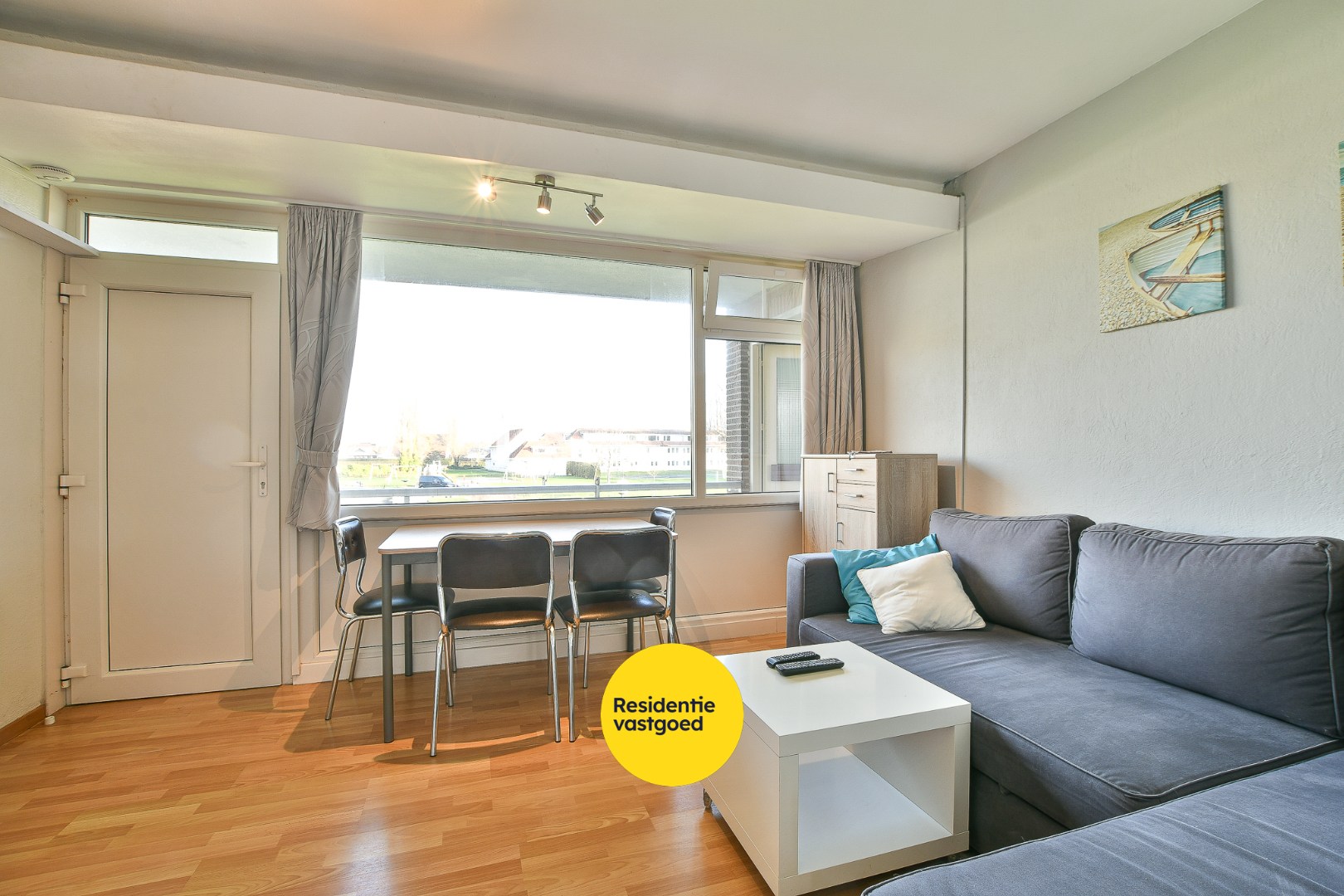 Eénslaapkamerappartement met terras, vlakbij strand en zee! 