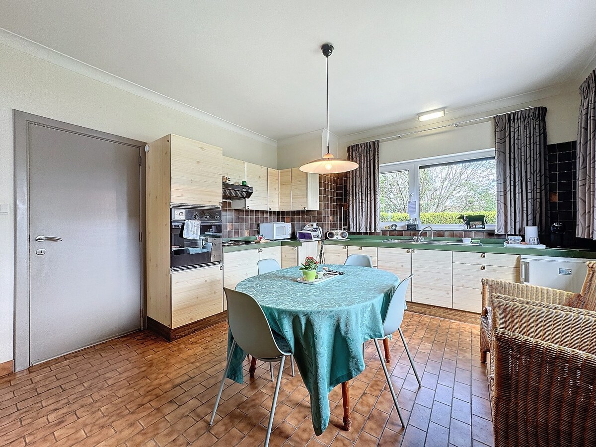 Residentieel gelegen hoekwoning nabij centrum Zottegem 