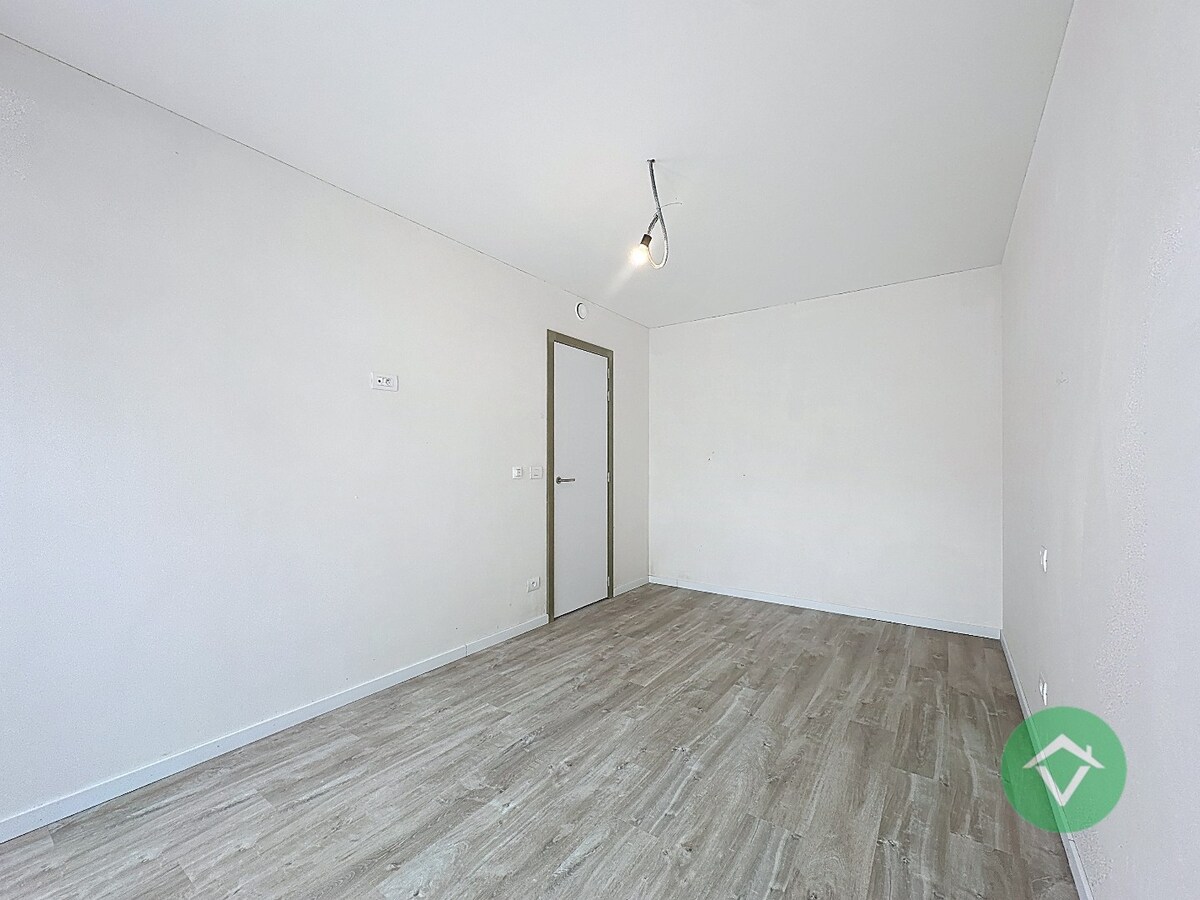 Wonen nabij jachthaven en zee - ruim appartement met terras en drie slaapkamers 