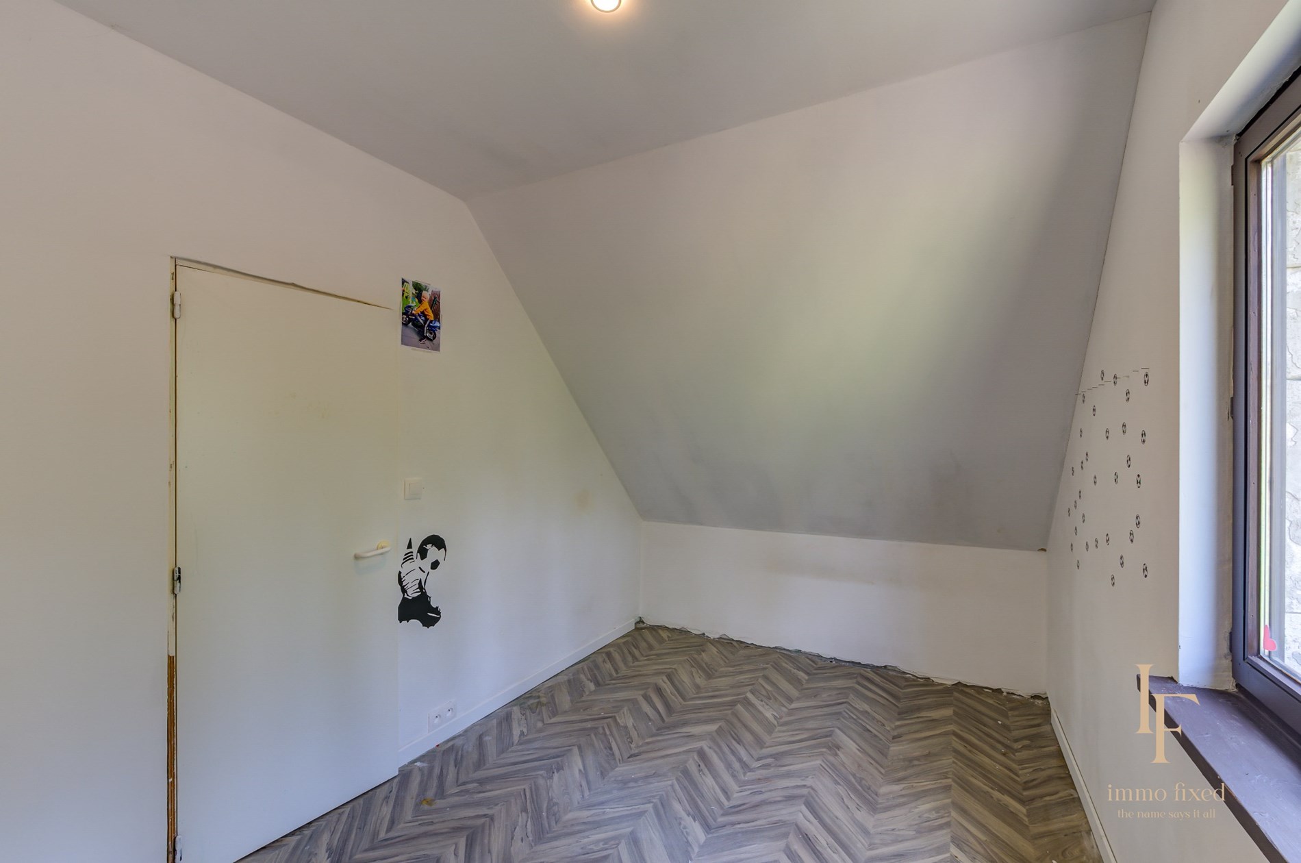 Vrijstaande woning (TE RENOVEREN) op 1400m2 grond te Schilde! 