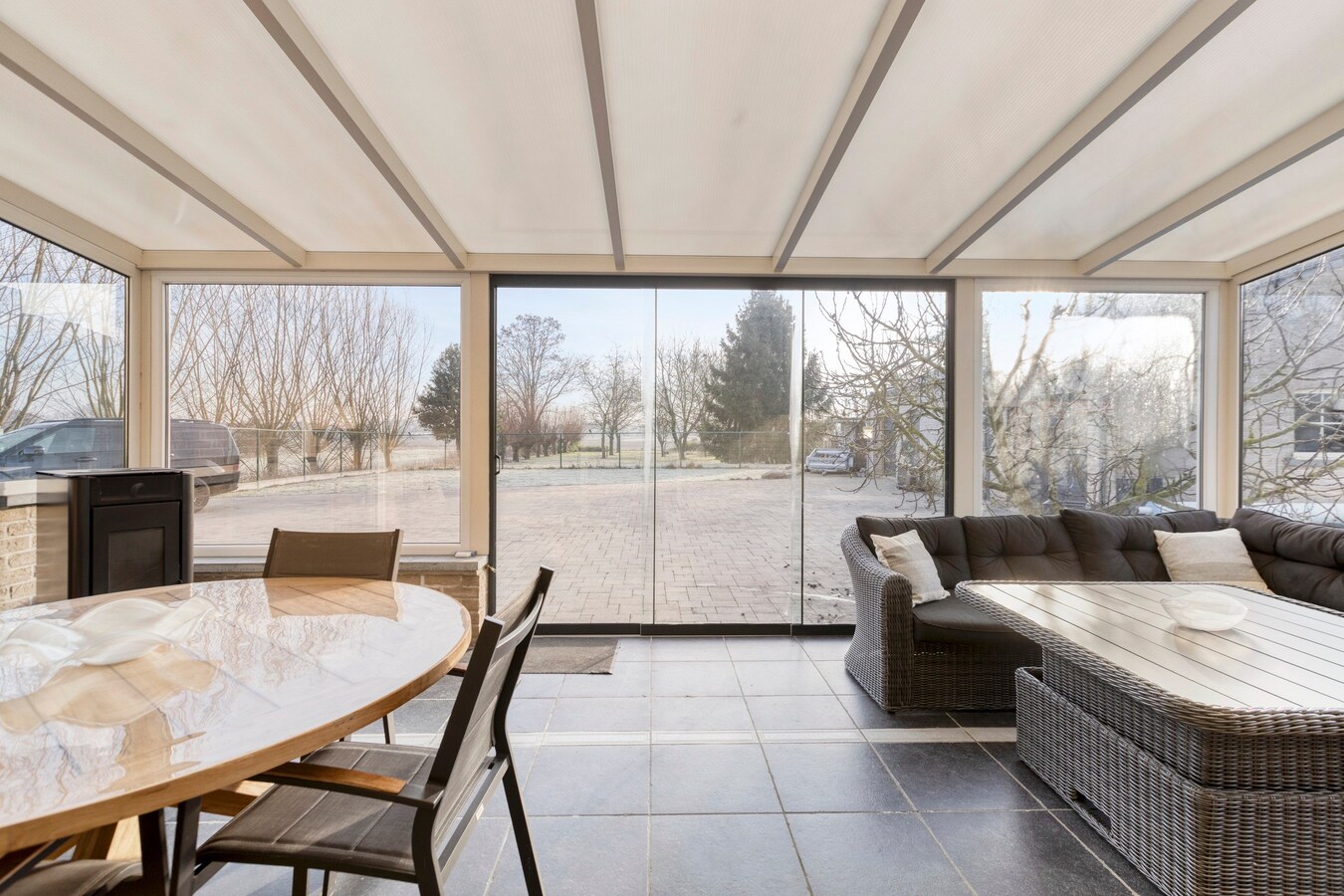 Instapklare villa met zwembad. Landelijke ligging in Leut (Maasmechelen). 