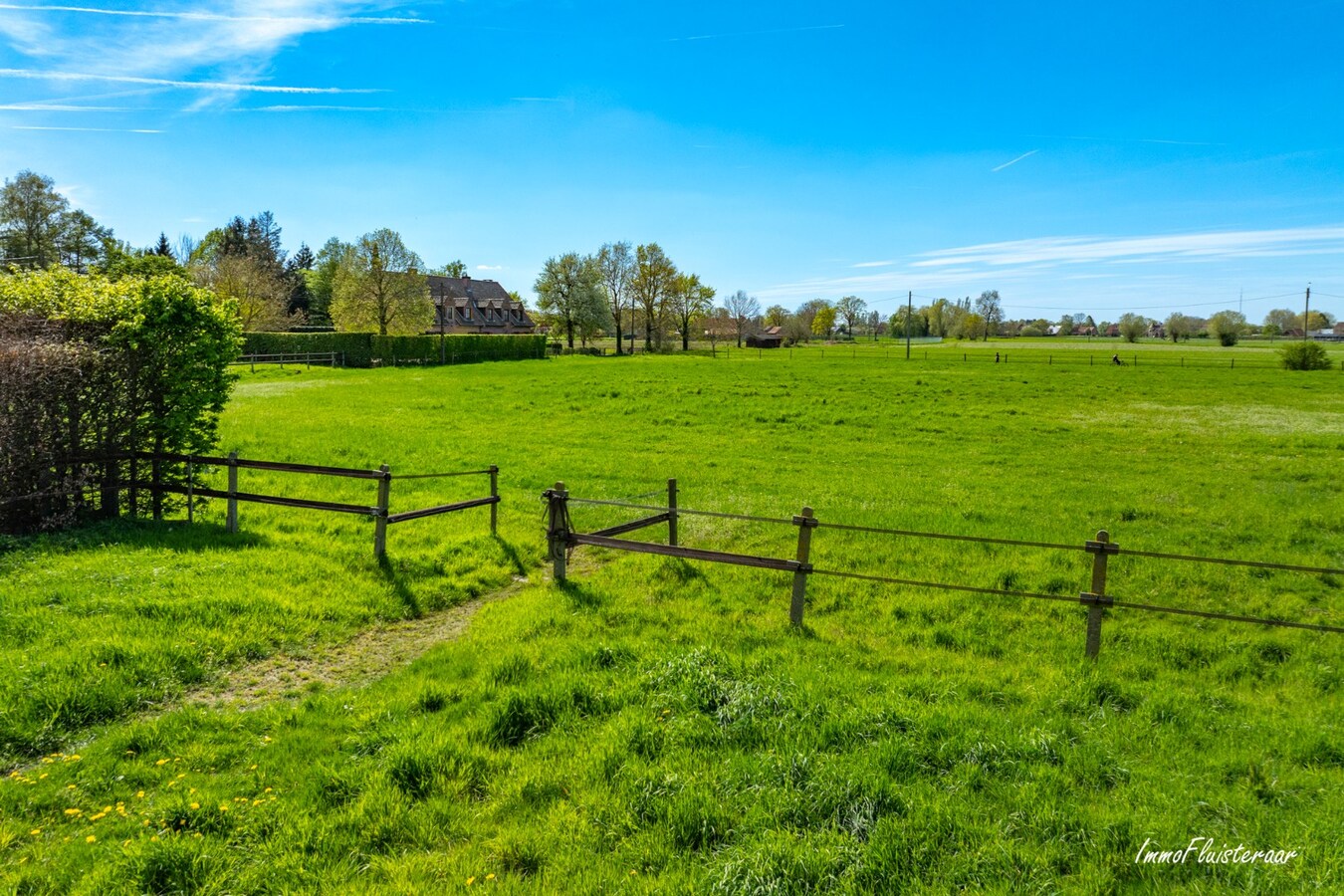 Prachtige woning met paardenfaciliteiten in rustige omgeving op ca. 9.983 m² te Berlaar (met optie aankoop aanpalende weides op ca.12.966 m²) 