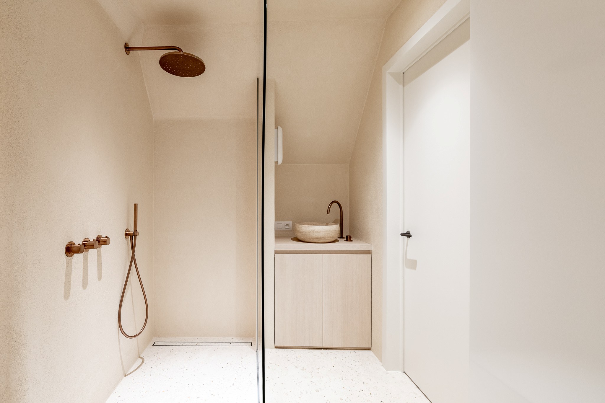 Prachtig gerenoveerde  halfopen woning op topligging nabij centrum, zee en strand 