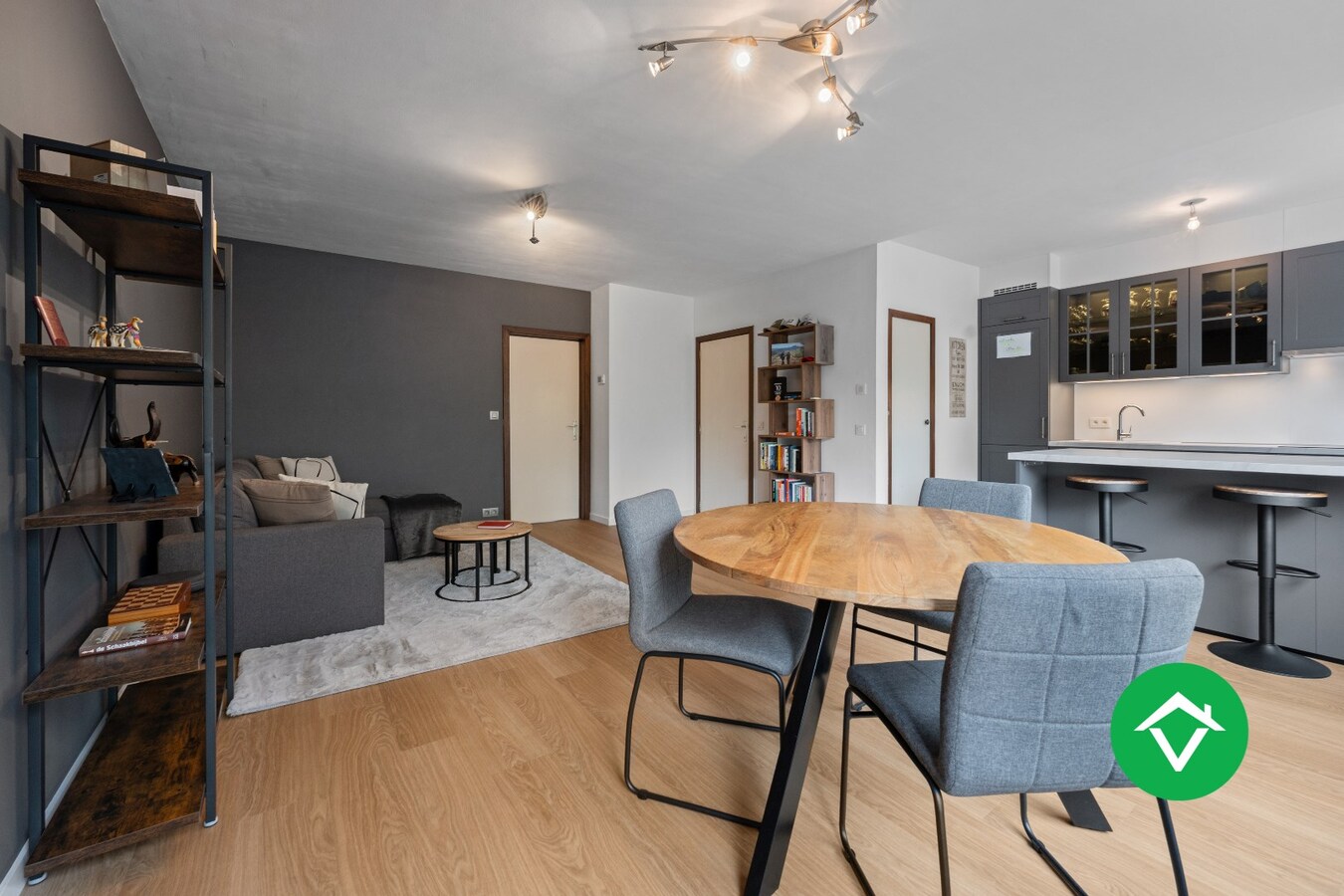 Instapklaar appartement op topligging in Bredene – volledig gerenoveerd en energiezuinig (label B) 