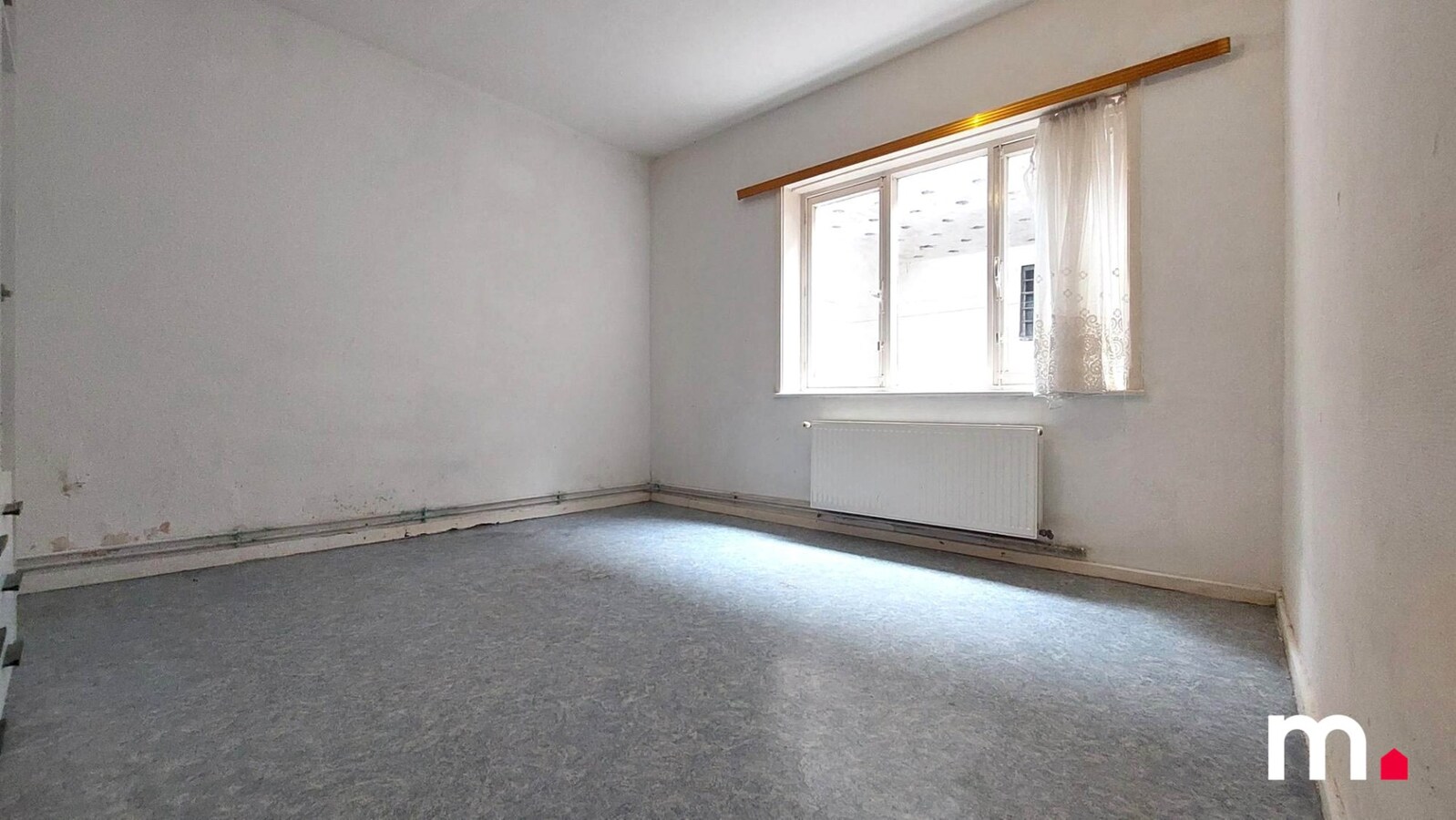 TE RENOVEREN GELIJKVLOERS APPARTEMENT TE BREDENE 