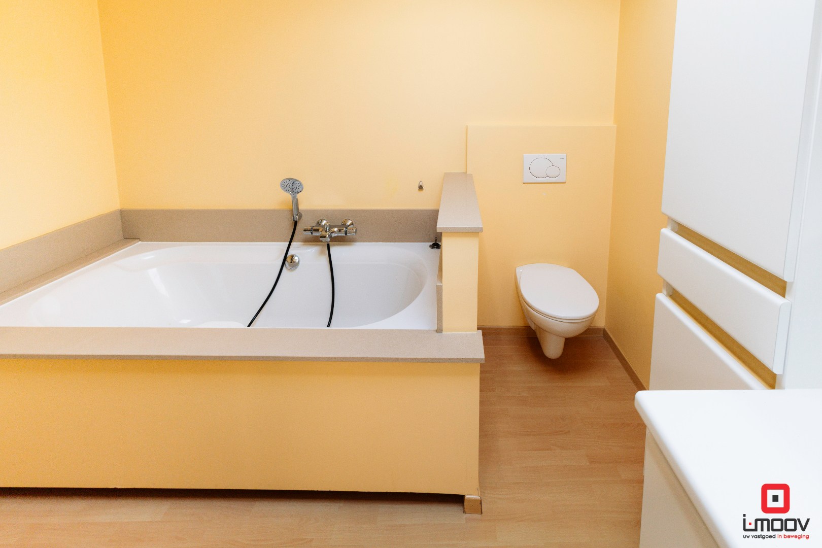 Bel-etagewoning met tuin, loods (450 m²) en tal van mogelijkheden 