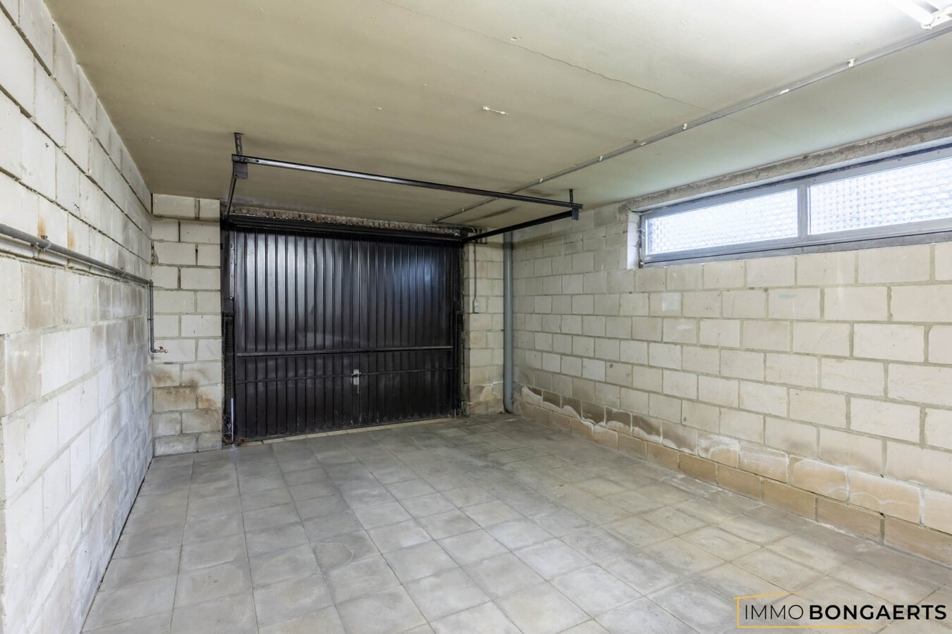 Ruime woning met tuin, garage en 3 slaapkamers in Genk. 