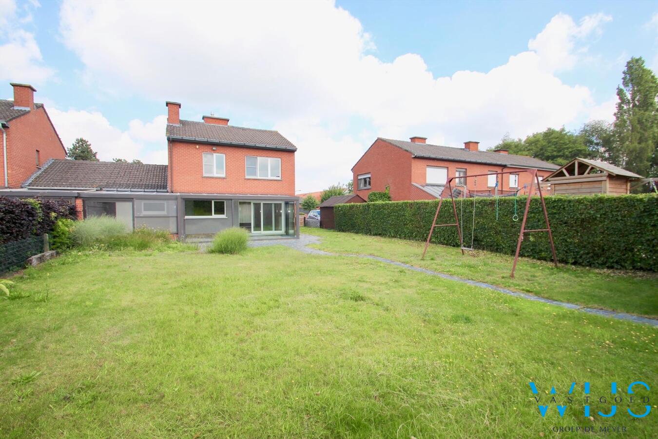 Gezellig woonhuis op een zeer rustige locatie te Lembeke ! 