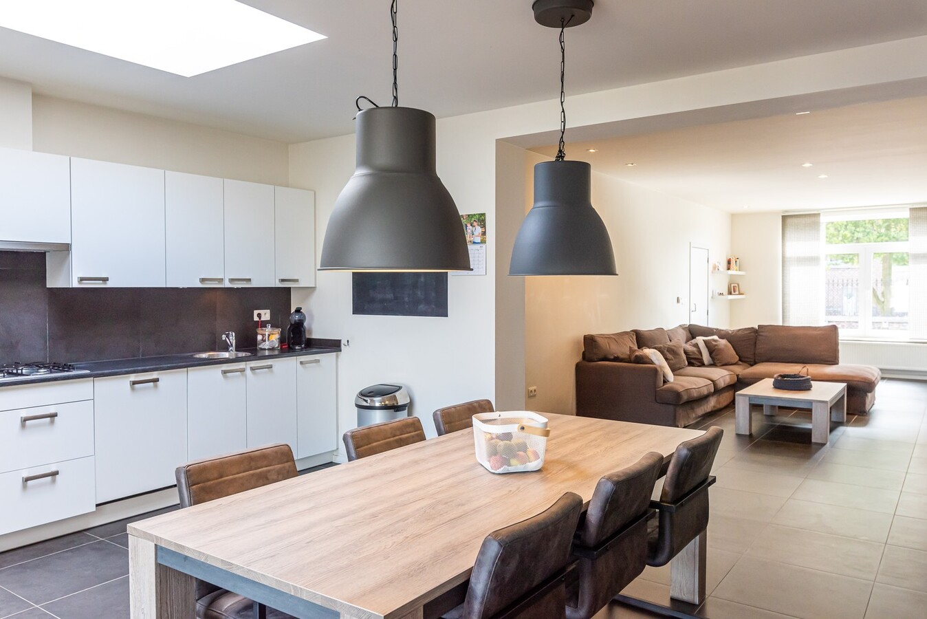 Tof ingerichte gezinwoning met privé-parking 