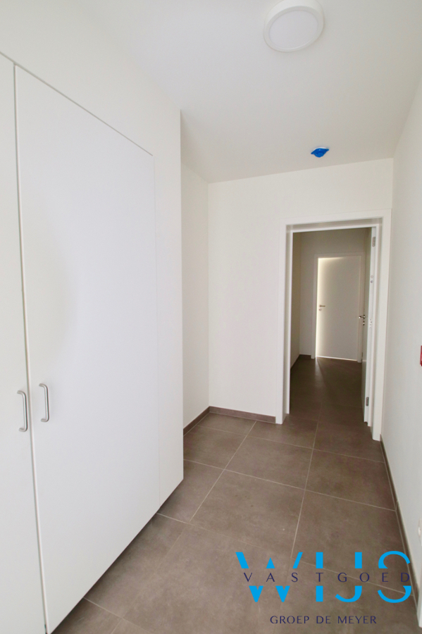 Instapklaar GELIJKVLOERSAPP. met tuin &amp; garage te Zelzate ! 