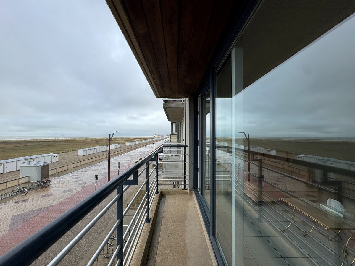 Prachtig doorzonappartement met frontaal zeezicht en 3 slaapkamers te Heist 