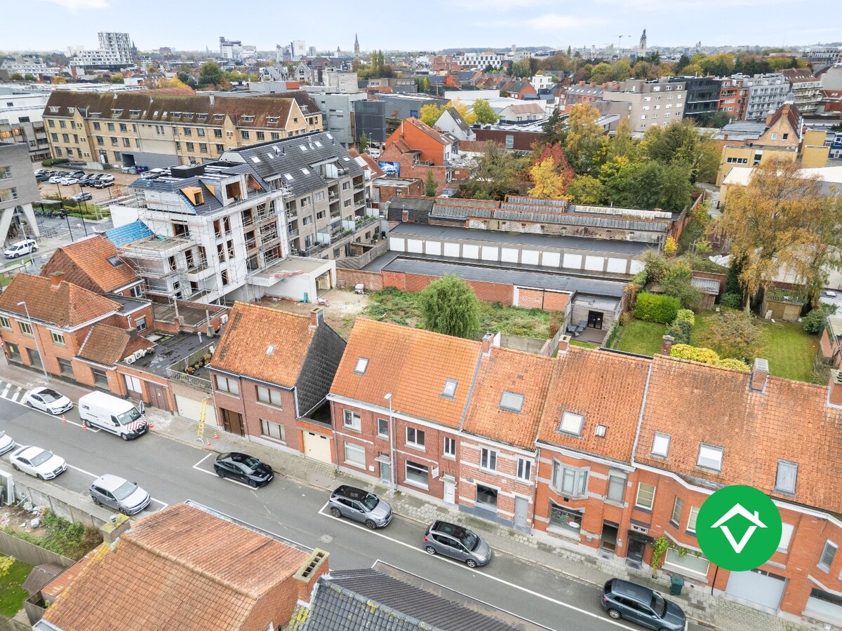 Rijwoning met 4 slaapkamers en stadstuin op centrale ligging te Roeselare 