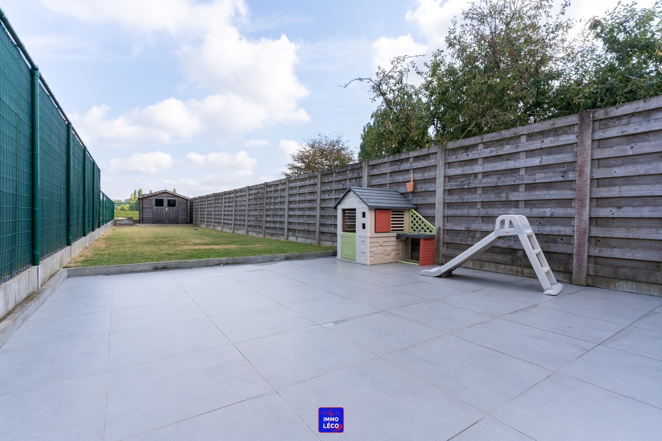 Maison rénovée idéalement située, au calme, avec jardin, un véritable COUP DE CŒUR ! 