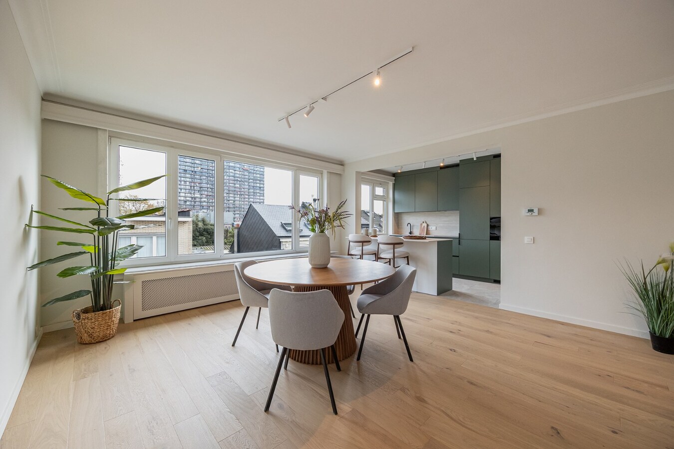 Gerenoveerd appt. met 2 slpk en terras te Wilrijk! 