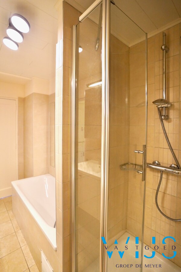 Zeer ruim karaktervol appartement te Gent ! 