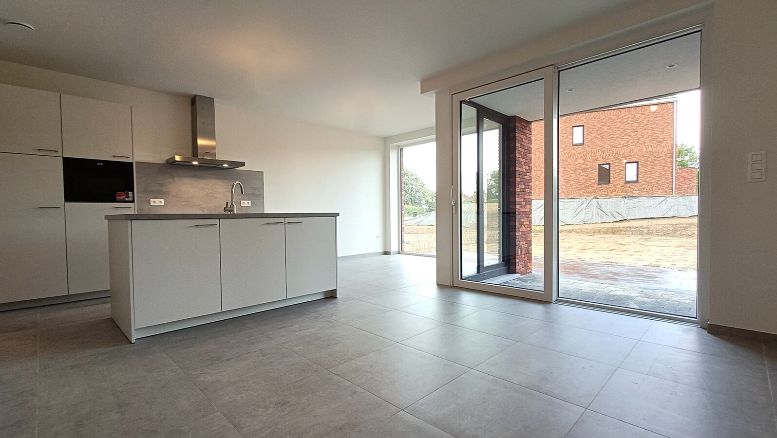 Nieuwbouwappartement met tuin en terras 