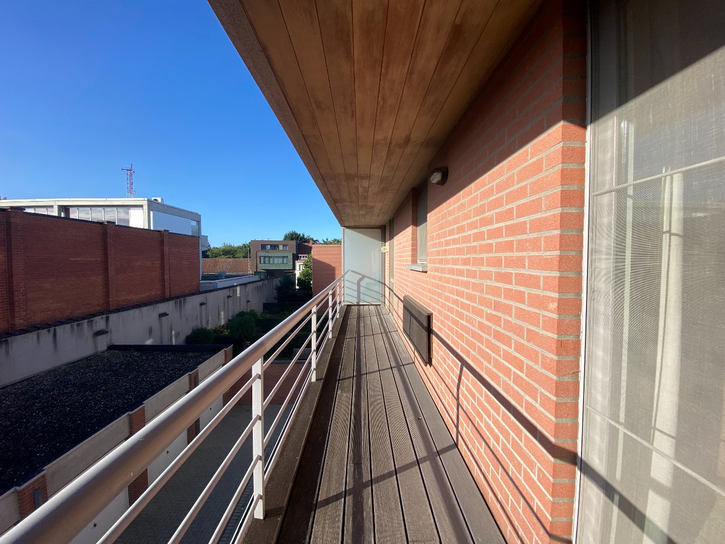 Ruim hoekappartement met 3 slaapkamers en garage in hartje Waregem! 