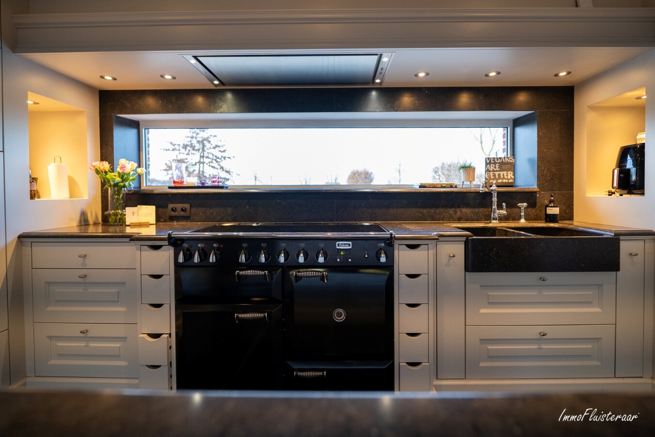 Karakteristieke villa met paardenaccommodatie op ca. 9.680 m2 te Tisselt (Willebroek) 