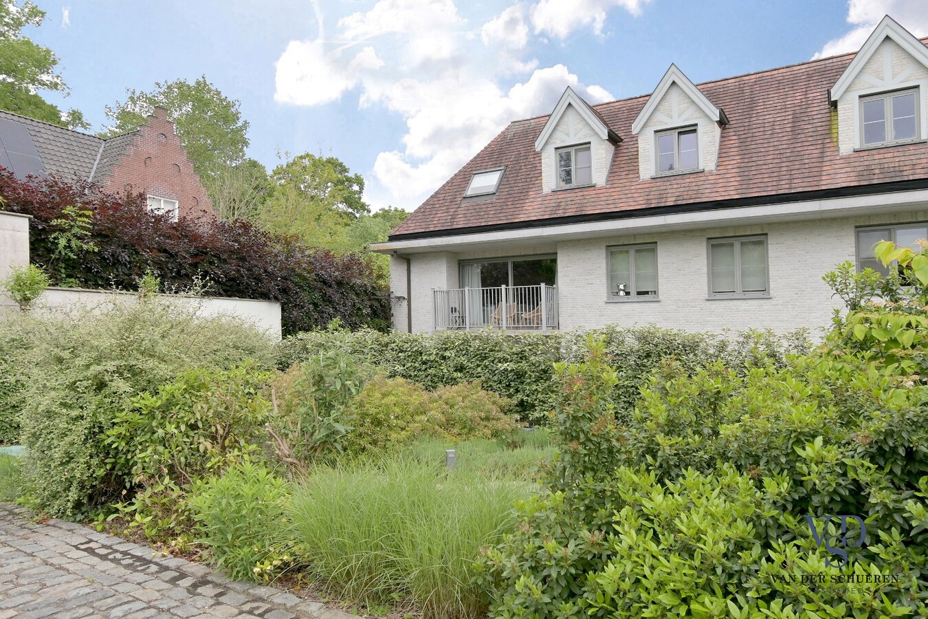 Modern appartement in hartje Dikkelvenne 