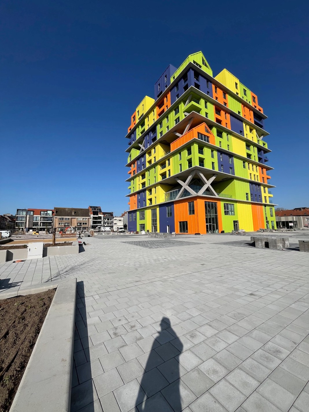 Non-meublé: Appartement de 2 pièces, situé au centre, à la Résidence Hoos avec vue latérale sur la mer. 