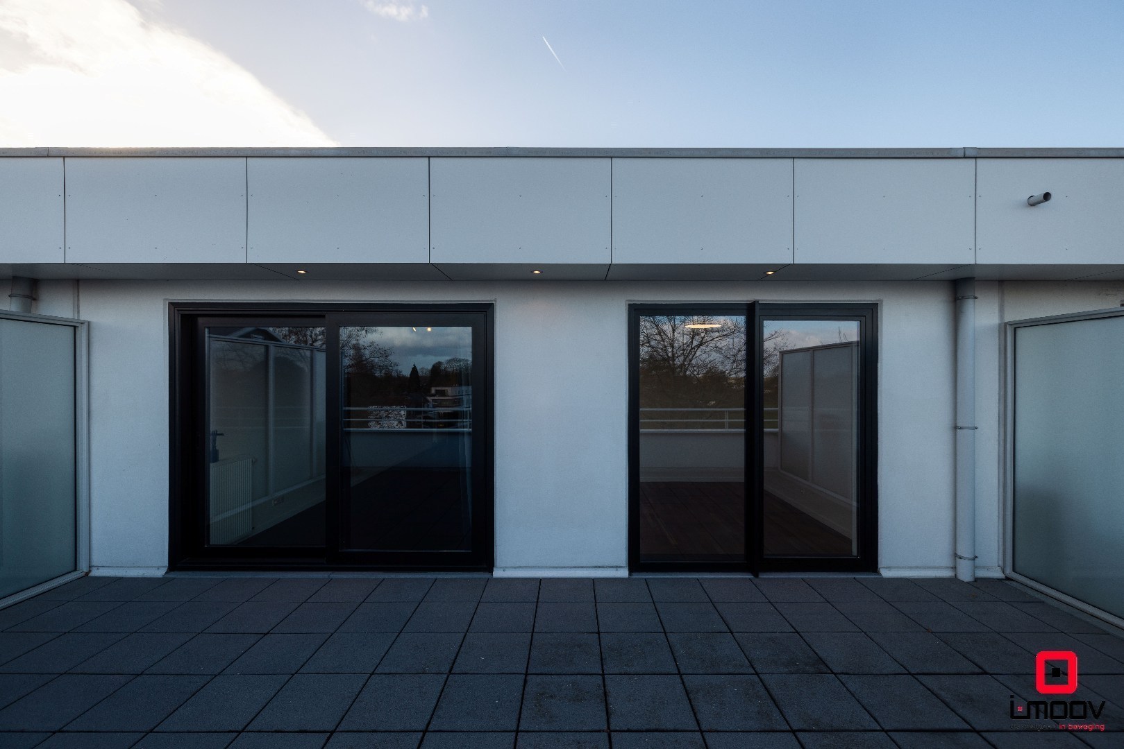 Lichtrijk en modern tweeslaapkamer appartement met groot terras in Oostakker 