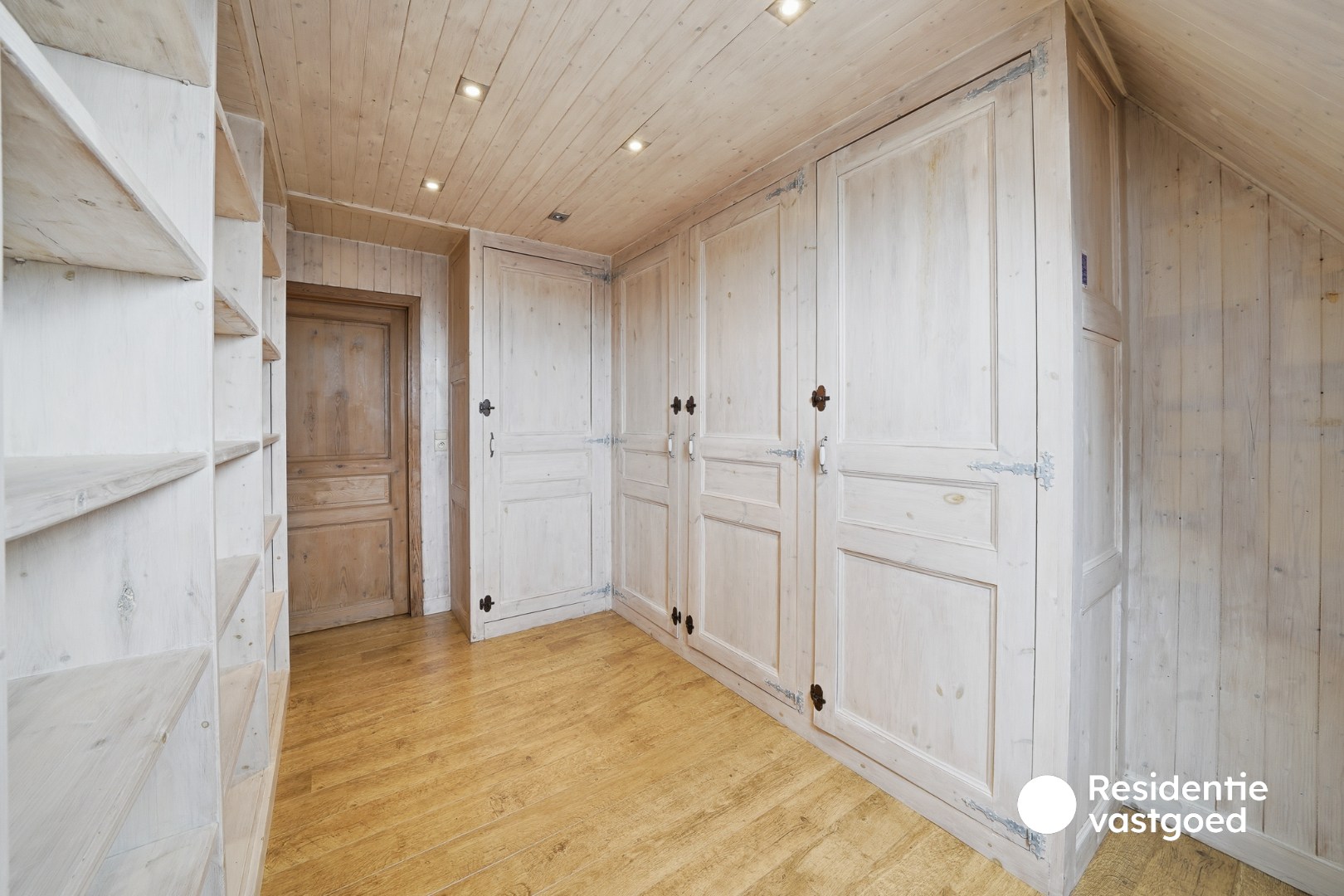 Ruim en verzorgd duplexappartement in het centrum van Eernegem 