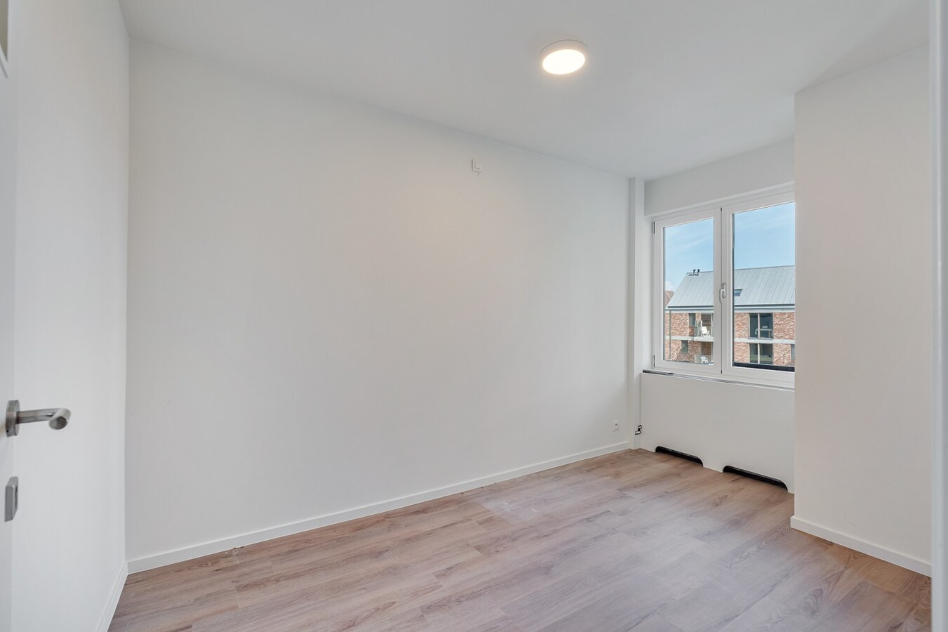 Stijlvol gerenoveerd appartement met moderne uitstraling in het centrum van Maaseik! 