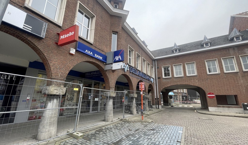 Handelspand te huur in het commercieel centrum van Schoten