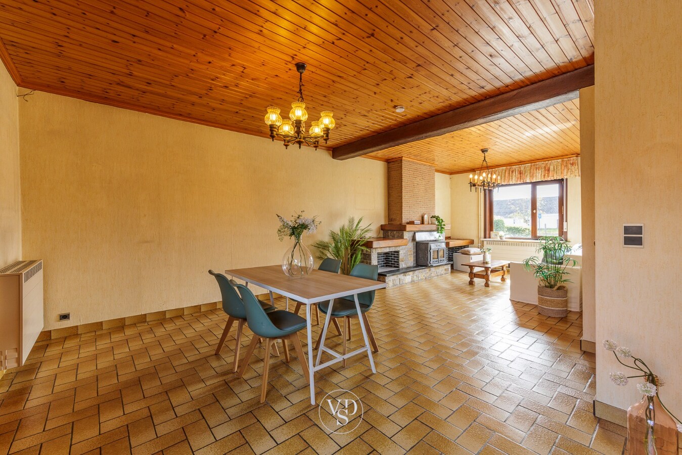 Landelijke woning - te renoveren. 