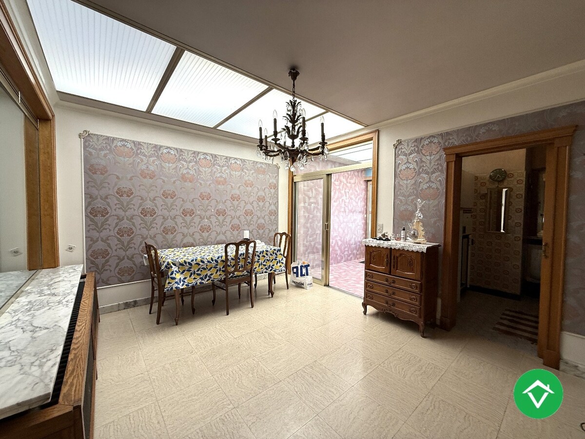 Karaktervolle halfopen bebouwing met 3 slaapkamers, tuin en garage te centrum Roeselare 