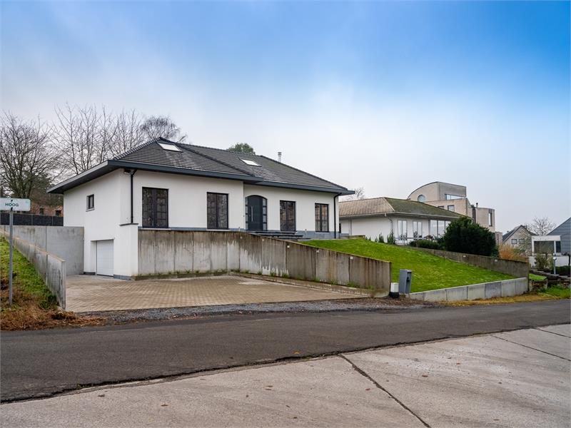 Volledig gerenoveerde villa in het charmante Pollare. 