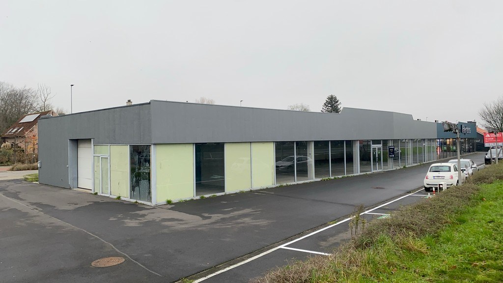 Baanwinkel te huur in de Puitvoetstraat in Sint-Niklaas