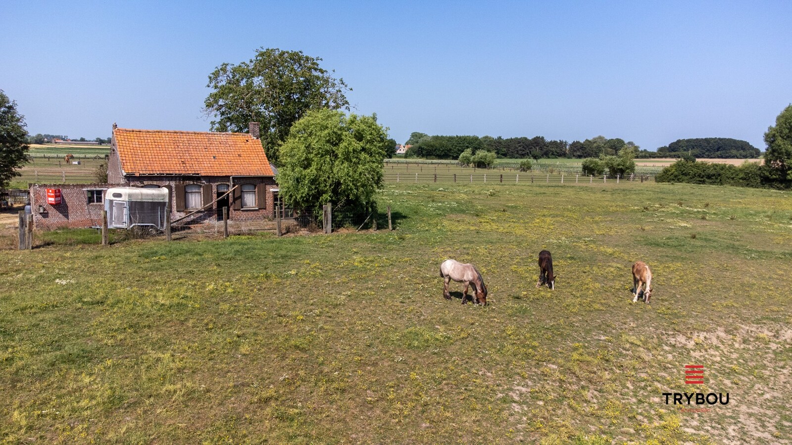 Landelijke, te renoveren woning op 9245 m² in Houthulst op rustige ligging 